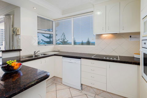 The Ritz Resort Heated Pool - Gold Coast 4U 6