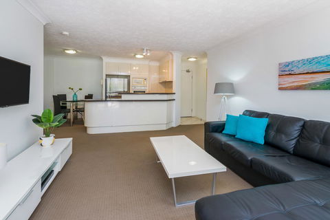 The Ritz Resort Heated Pool - Gold Coast 4U 10