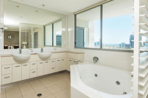Trilogy Surfers Paradise - Accommodation Gold Coast 25