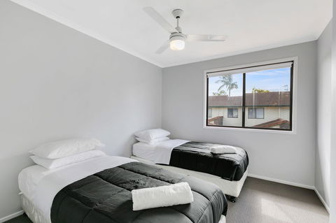 Fountain View Estate - We Accommodate - Accommodation Gold Coast 0