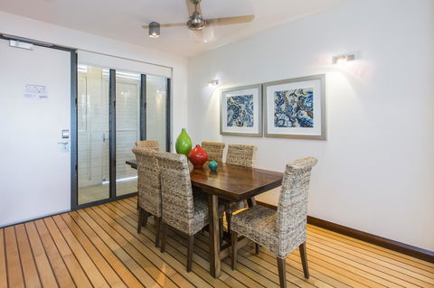 Boathouse Port Of Airlie - 1 Gold Coast 10