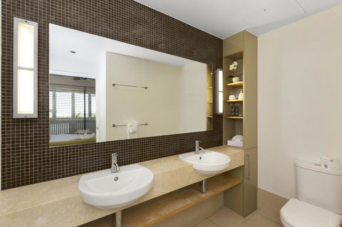 Boathouse Port Of Airlie - 1 Gold Coast 12