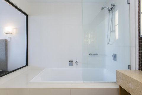 Boathouse Port Of Airlie - 1 Gold Coast 13