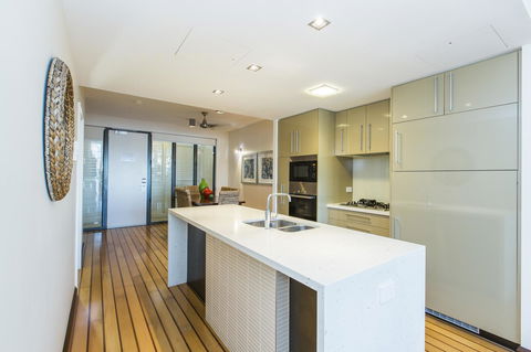 Boathouse Port Of Airlie - 1 Gold Coast 8