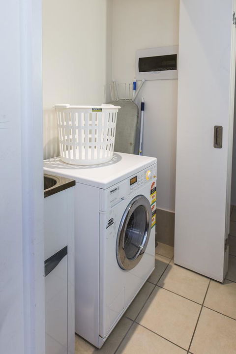 Boathouse Port Of Airlie - 1 Gold Coast 19