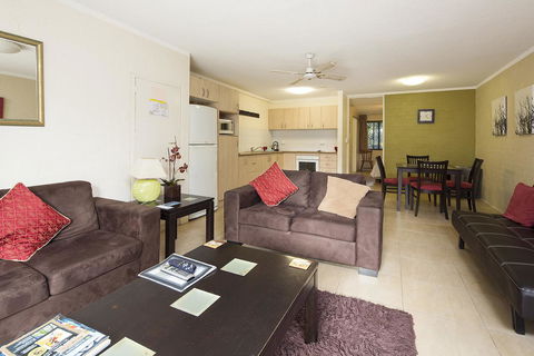 Burleigh Palms Holiday Apartments - Gold Coast 4U 36