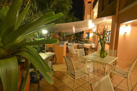 Martinique On Macrossan - Accommodation Gold Coast 15
