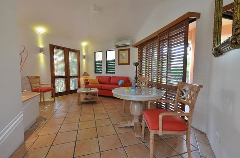 Martinique On Macrossan - Accommodation Gold Coast 4