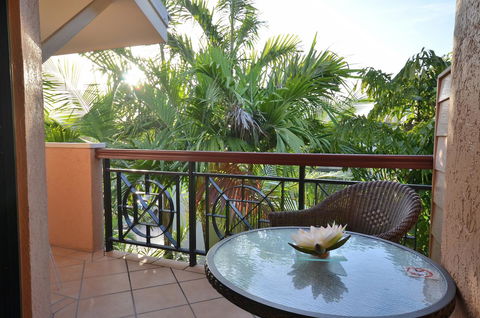 Martinique On Macrossan - Accommodation Gold Coast 8