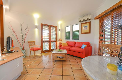 Martinique On Macrossan - Accommodation Gold Coast 3