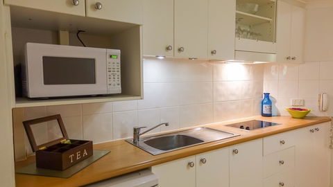Martinique On Macrossan - Accommodation Gold Coast 5