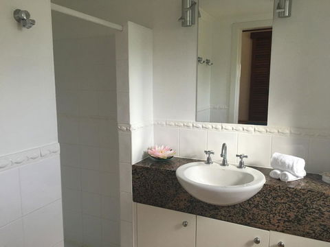 Martinique On Macrossan - Accommodation Gold Coast 9