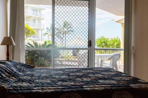 Crystal Beachfront Apartments - Accommodation Gold Coast 40