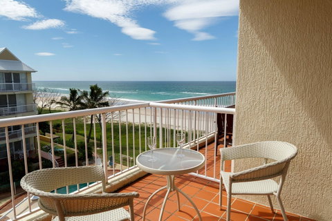 Crystal Beachfront Apartments - Accommodation Gold Coast 3