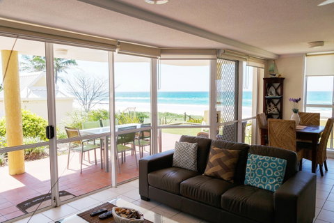 Crystal Beachfront Apartments - Accommodation Gold Coast 39