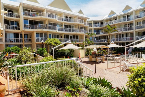 Crystal Beachfront Apartments - Accommodation Gold Coast 12