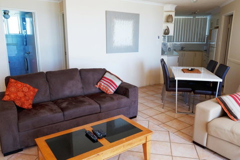 Crystal Beachfront Apartments - Accommodation Gold Coast 32