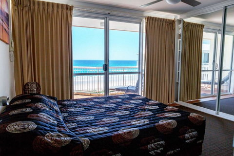 Crystal Beachfront Apartments - Accommodation Gold Coast 41