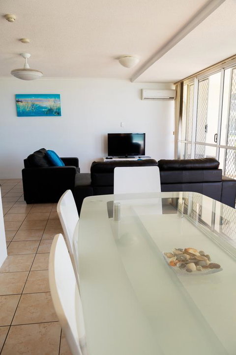 Crystal Beachfront Apartments - Accommodation Gold Coast 6
