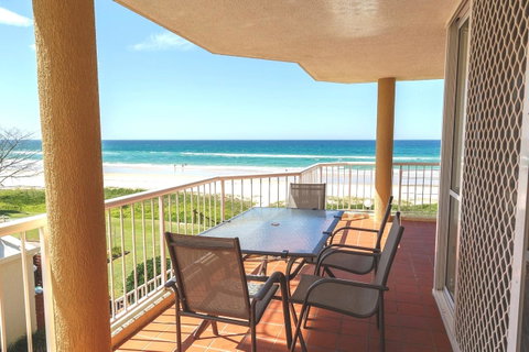 Crystal Beachfront Apartments - Accommodation Gold Coast 17