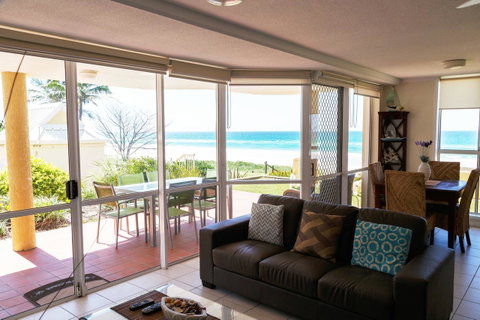 Crystal Beachfront Apartments - Accommodation Gold Coast 13