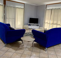 Bees Place - 3 bedroom home on 10 acres of land with distant ocean views - Gold Coast 4U