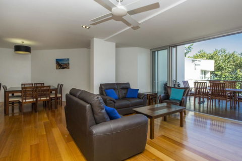 Maggies Beachfront Apartment 8 - Accommodation Gold Coast 2