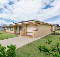 Lowset Sweetie Central to Everything - Partridge St Bongaree - 1 Gold Coast