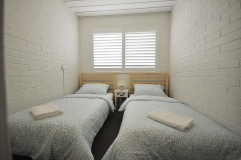 Ocean Wave - 1 Gold Coast 15