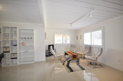 Ocean Wave - 1 Gold Coast 9