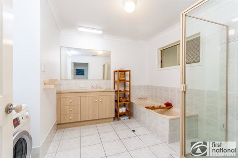Immaculate Spacious Second Floor Unit Overlooking Pristine Parklands - 1 Gold Coast 1