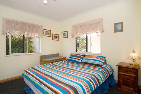 Lowset, Pet Friendly Cottage - Sunset Ave, Bongaree - 1 Gold Coast 15