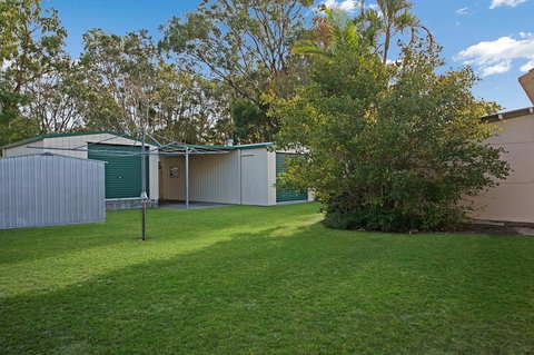 Lowset, Pet Friendly Cottage - Sunset Ave, Bongaree - 1 Gold Coast 10