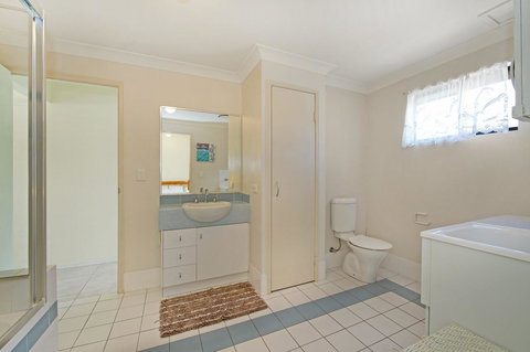 Quiet Location Across From Waterfront - South Esp, Bongaree - 1 Gold Coast 5