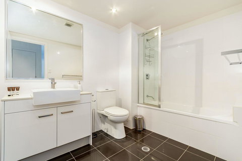 First Floor, Air Conditioned, Free Wi-Fi! - 1 Gold Coast 17