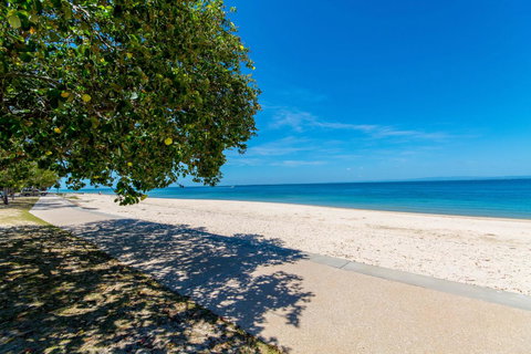 First Floor, Air Conditioned, Free Wi-Fi! - 1 Gold Coast 14