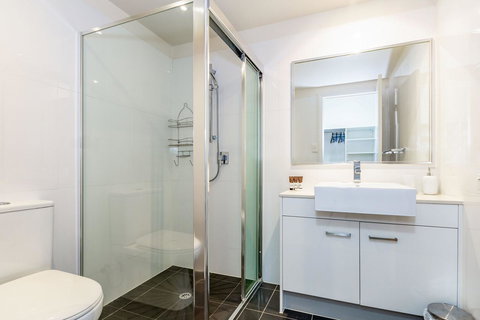 First Floor, Air Conditioned, Free Wi-Fi! - 1 Gold Coast 6