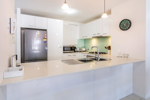 First Floor, Air Conditioned, Free Wi-Fi! - 1 Gold Coast 1