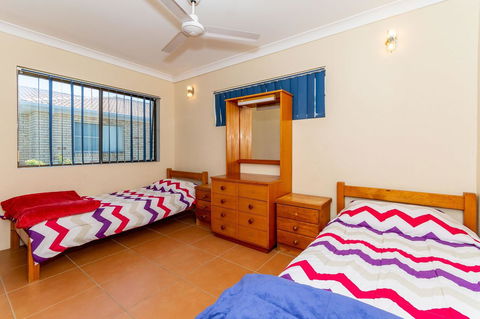 Fantastic Views From This Top Floor Unit! - Accommodation Gold Coast 5