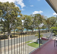 First floor unit close to shops park and waterfront - 1 Gold Coast