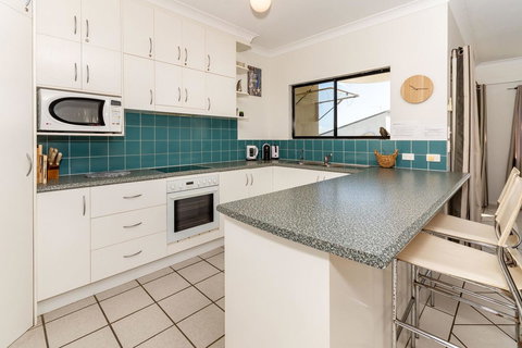 Waterfront Views From Private Rooftop Balcony - Bayview South Esp, Bongaree - 1 Gold Coast 8