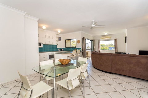 Waterfront Views From Private Rooftop Balcony - Bayview South Esp, Bongaree - 1 Gold Coast 3
