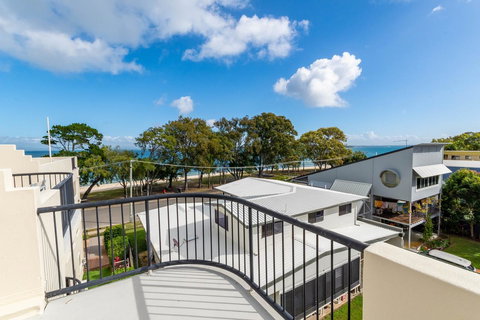Waterfront Views From Private Rooftop Balcony - Bayview South Esp, Bongaree - 1 Gold Coast 6