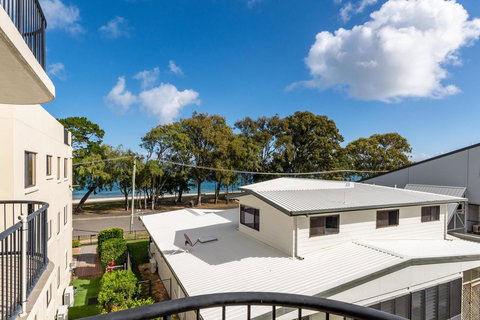 Waterfront Views From Private Rooftop Balcony - Bayview South Esp, Bongaree - 1 Gold Coast 16