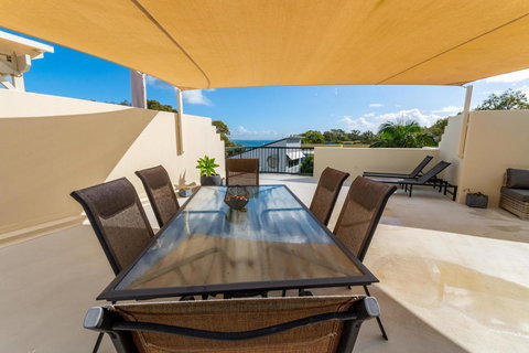 Waterfront Views From Private Rooftop Balcony - Bayview South Esp, Bongaree - 1 Gold Coast 9