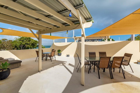 Waterfront Views From Private Rooftop Balcony - Bayview South Esp, Bongaree - 1 Gold Coast 18