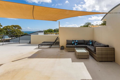 Waterfront Views From Private Rooftop Balcony - Bayview South Esp, Bongaree - 1 Gold Coast 13