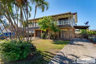 Family Holiday Haven on Boronia 100m to Beach