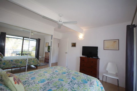 Bird Song - 1 Gold Coast 13