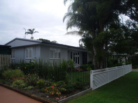 Hampton Cottage- Delightful Cottage Bring Your Dog! - Accommodation Gold Coast 3